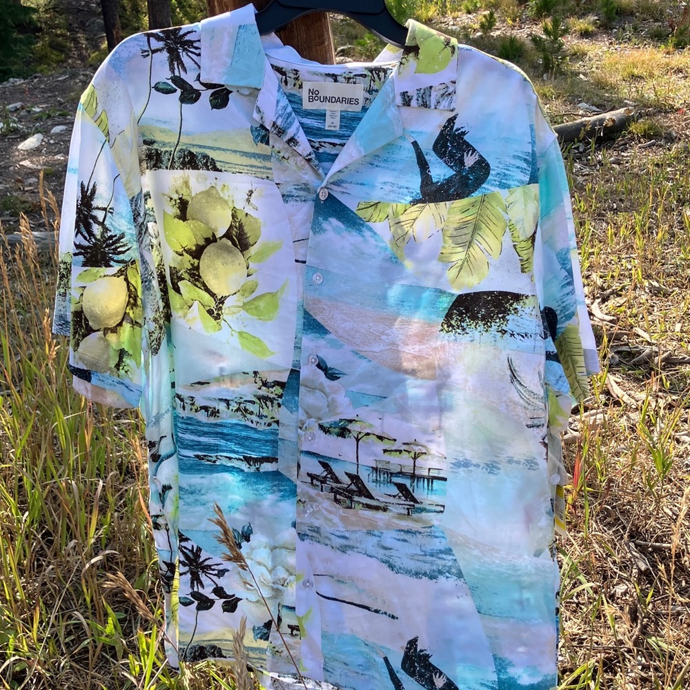 No Boundaries Tropical Print Casual Button Down Shirt Relaxed Fit